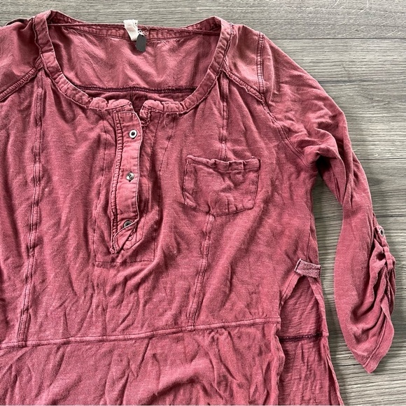 Free People Stargazer Henley Faded Red Boho 3/4 Sleeve Roll Tab Size XS - Picture 2 of 8